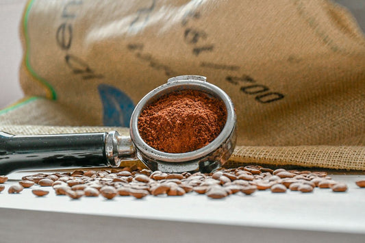 portafiltro con cafe lsito para hacer espresso