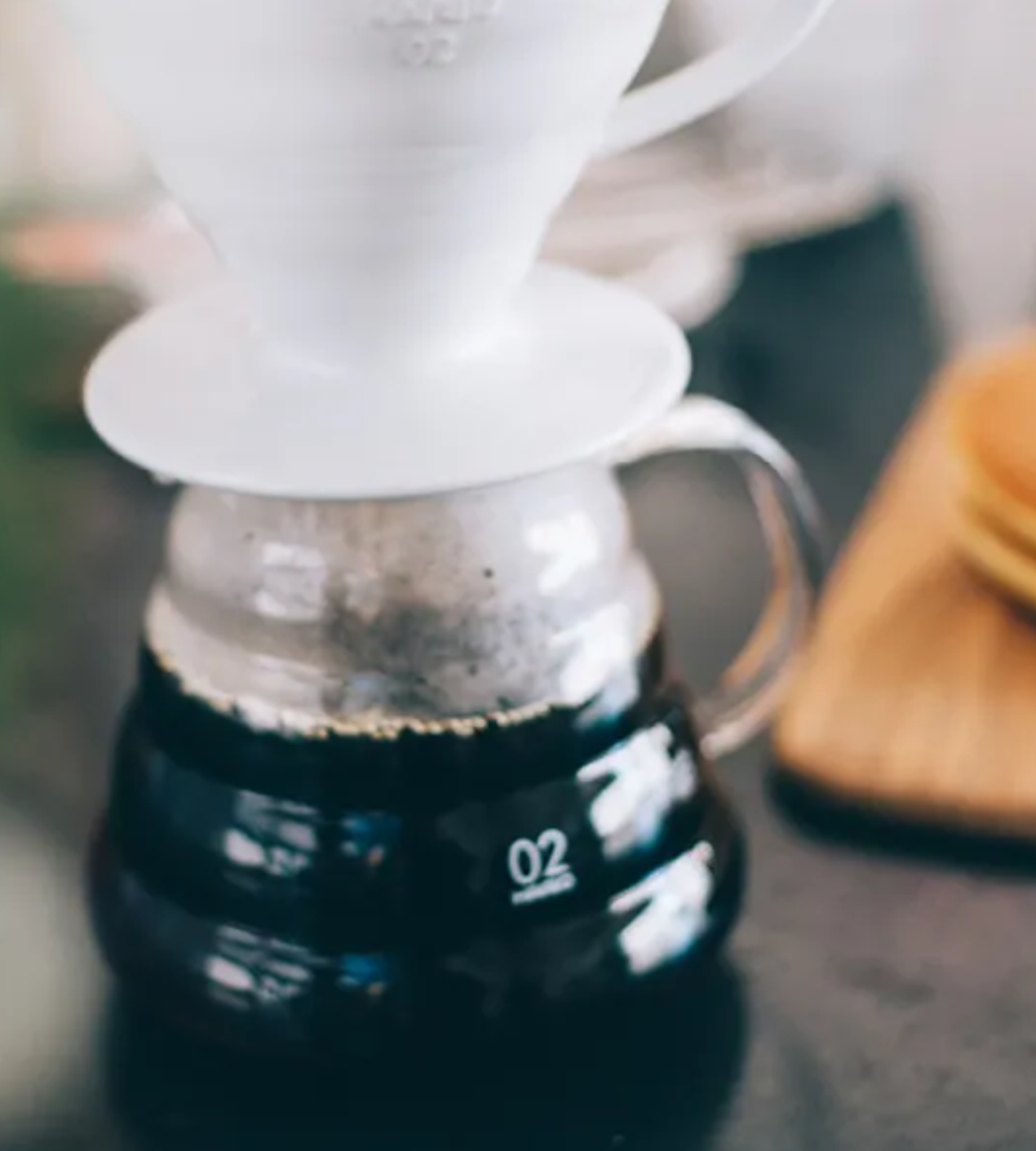 Disfrutando de café recién filtrado con el V60 Range Server 600ml Hario
